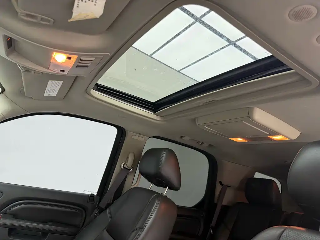 Cadillac Escalade — миниатюра 15