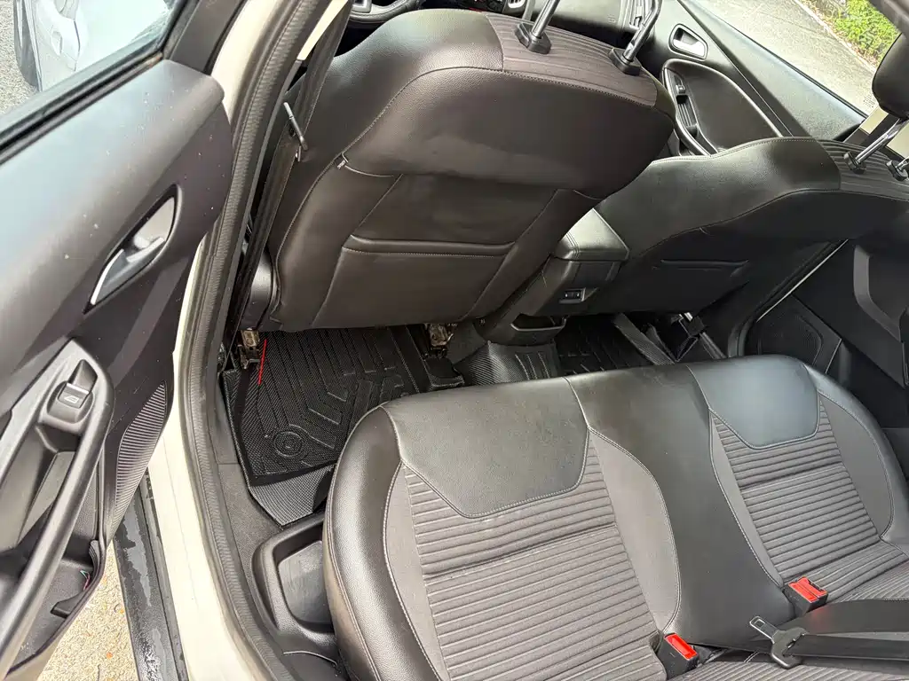 Ford Focus 2017 1.6L MT