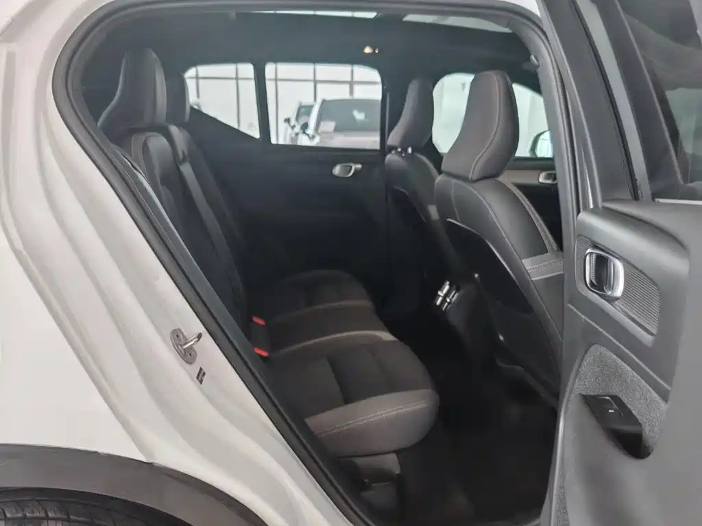 Volvo XC40 — миниатюра 22