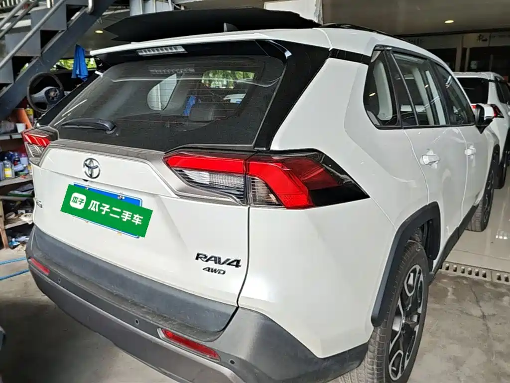Toyota RAV4 — миниатюра 7