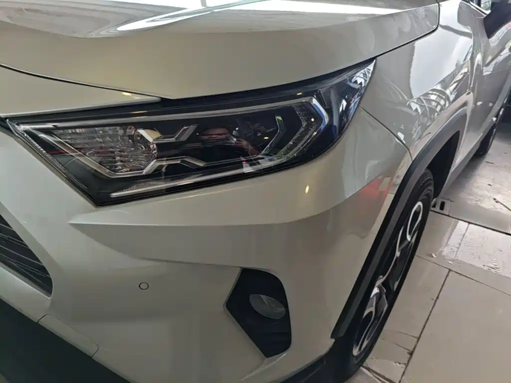 Toyota RAV4 — миниатюра 24