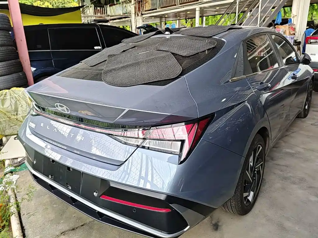 Hyundai Elantra — миниатюра 7