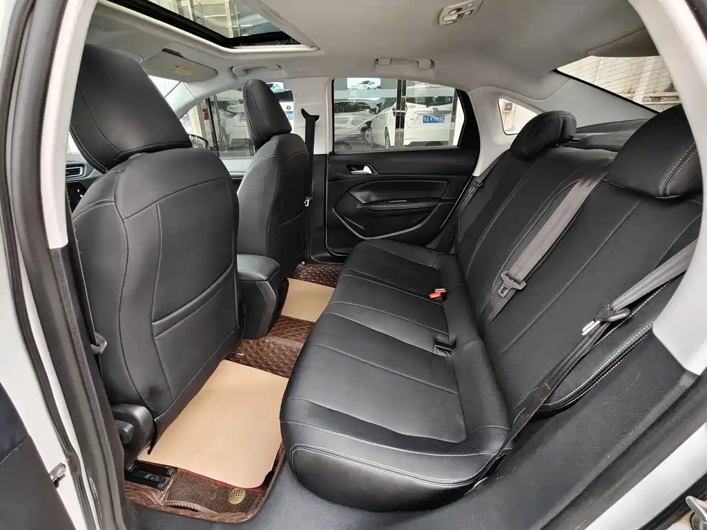 Peugeot 308 — миниатюра 6