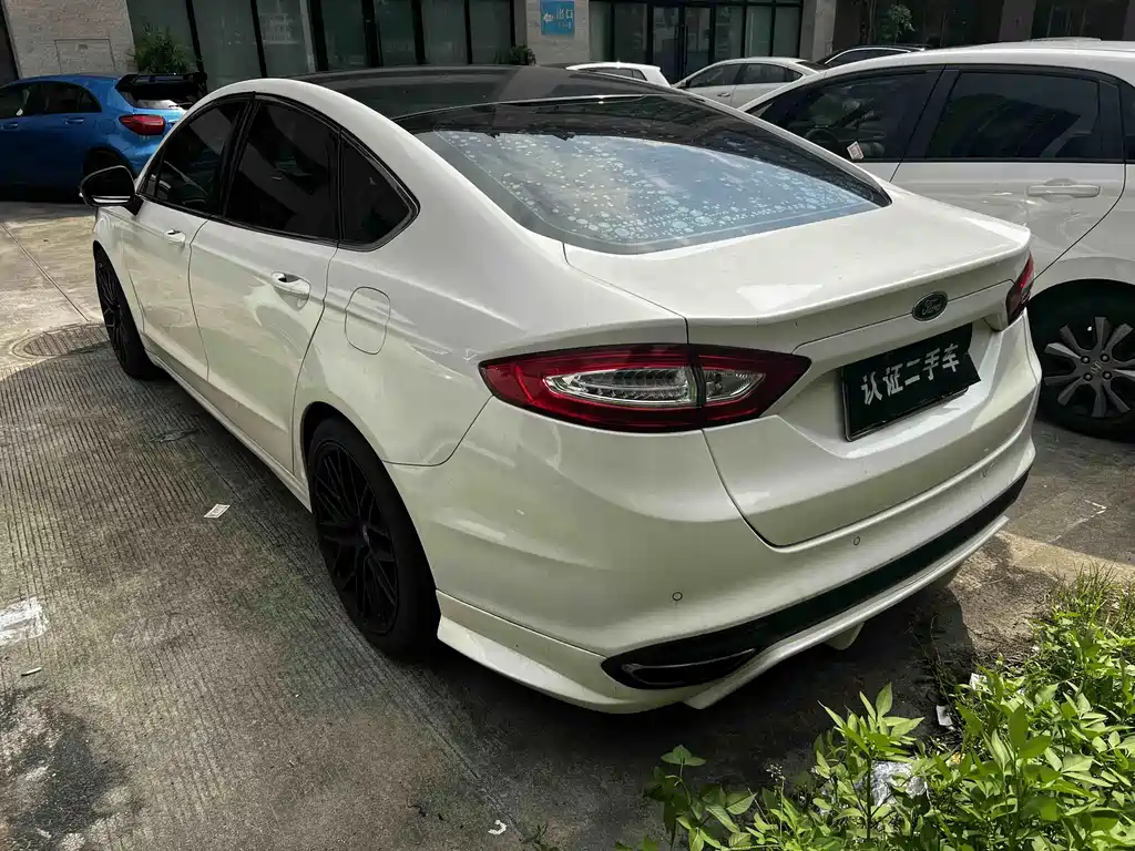 Ford Mondeo — миниатюра 8