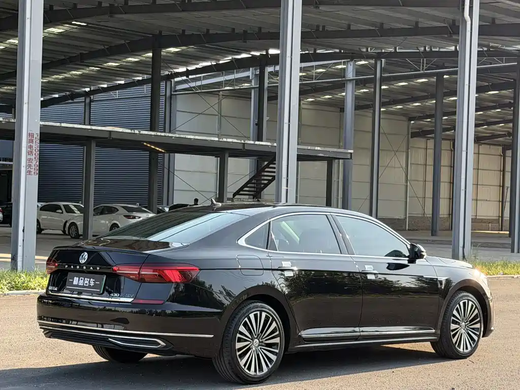 Volkswagen Passat PHEV — миниатюра 9