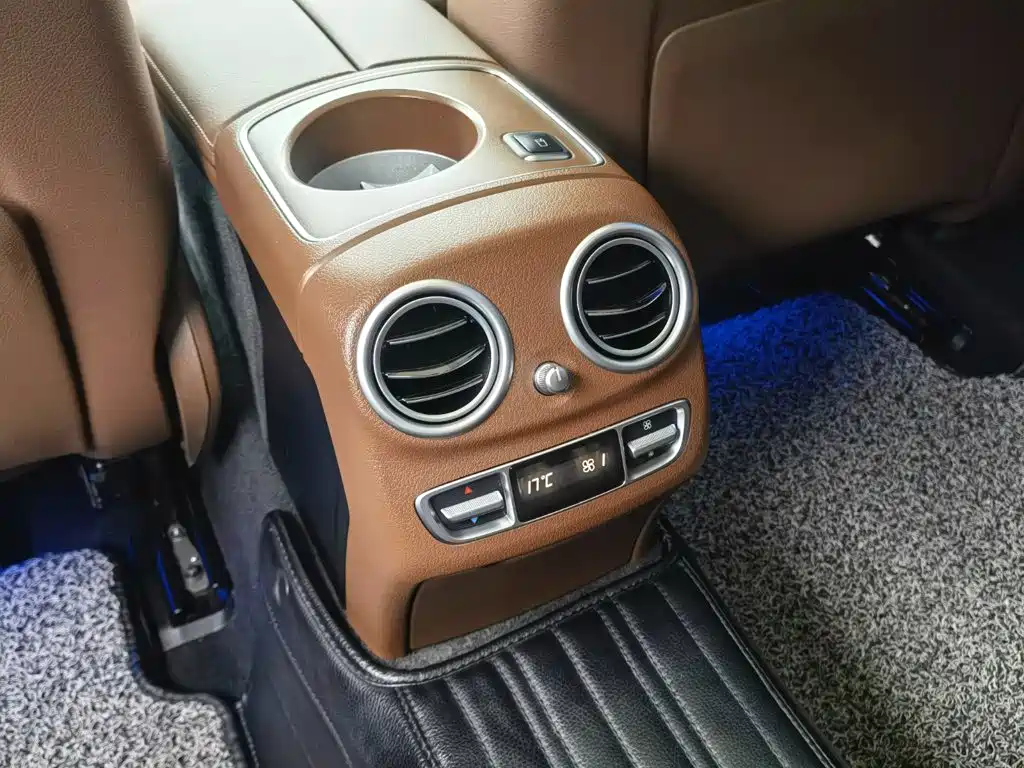 Mercedes-Benz E-Class — миниатюра 41