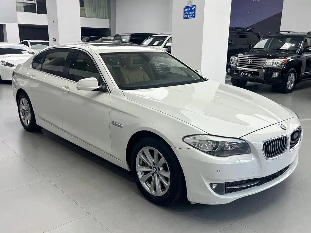 BMW 5 Series — миниатюра 2