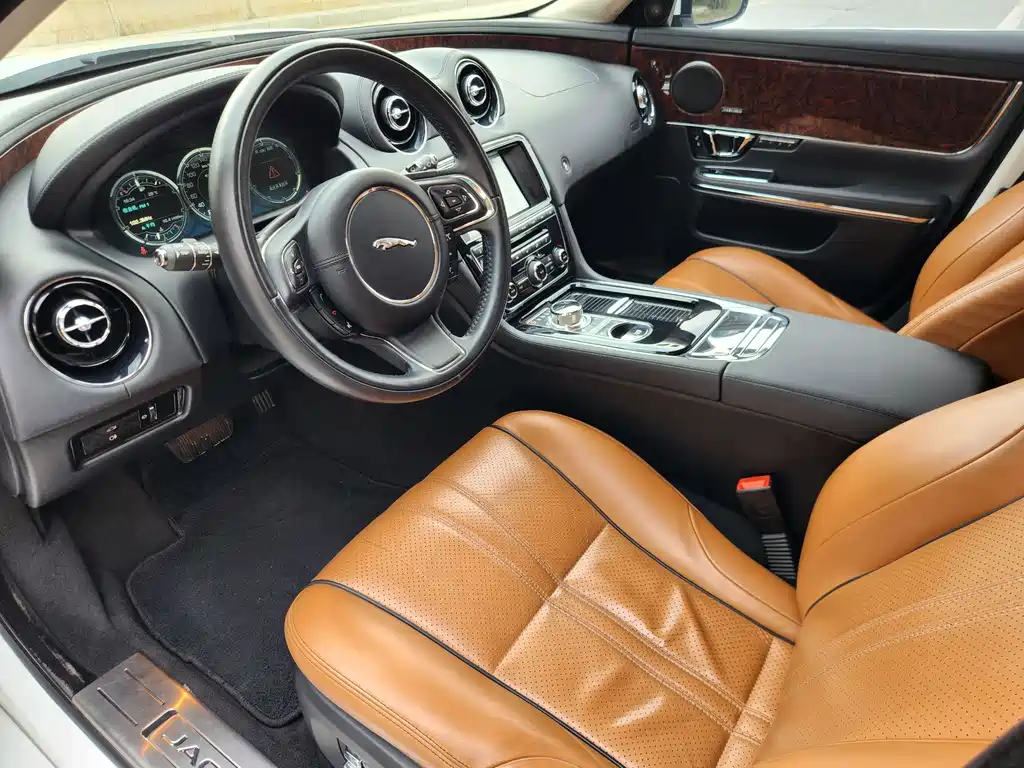 Jaguar XJ — миниатюра 12