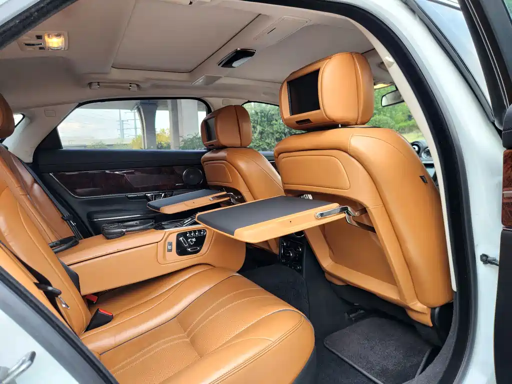 Jaguar XJ — миниатюра 20