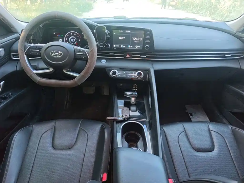 Hyundai Elantra — миниатюра 10