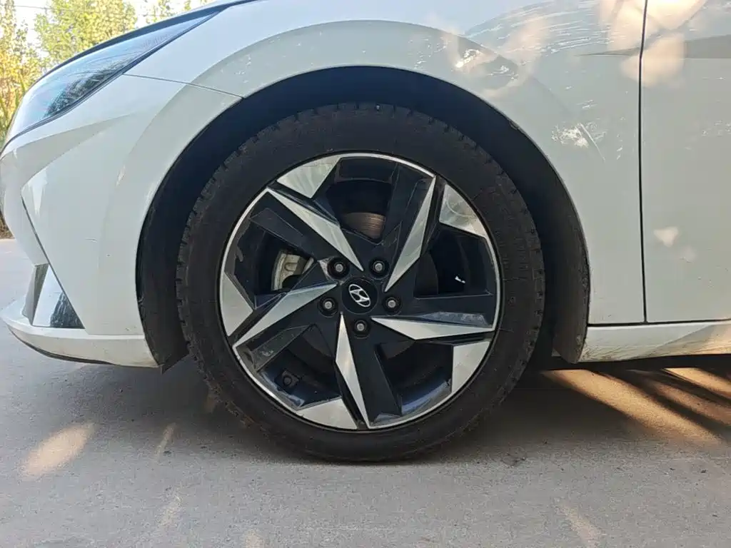 Hyundai Elantra — миниатюра 23