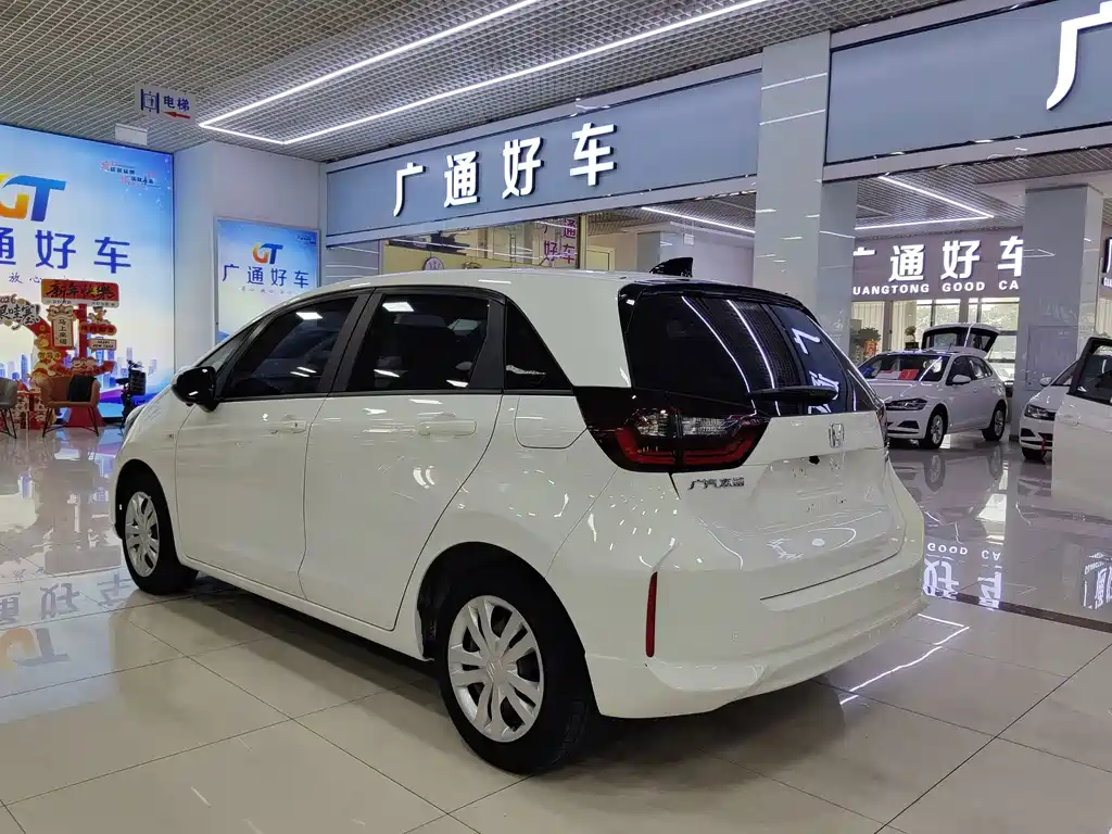 Honda Fit — миниатюра 8