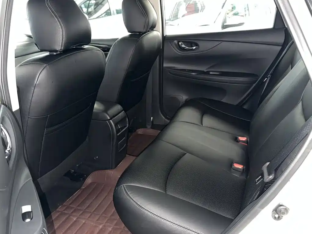 Nissan Tiida — миниатюра 12