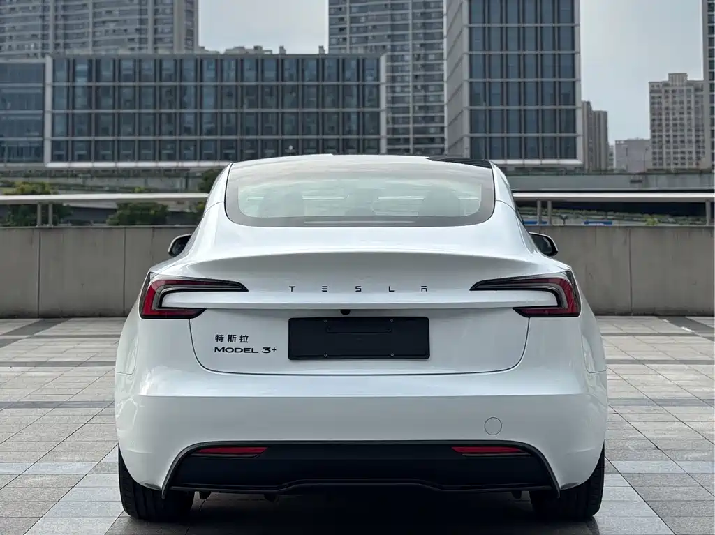 Tesla Model 3 — миниатюра 5