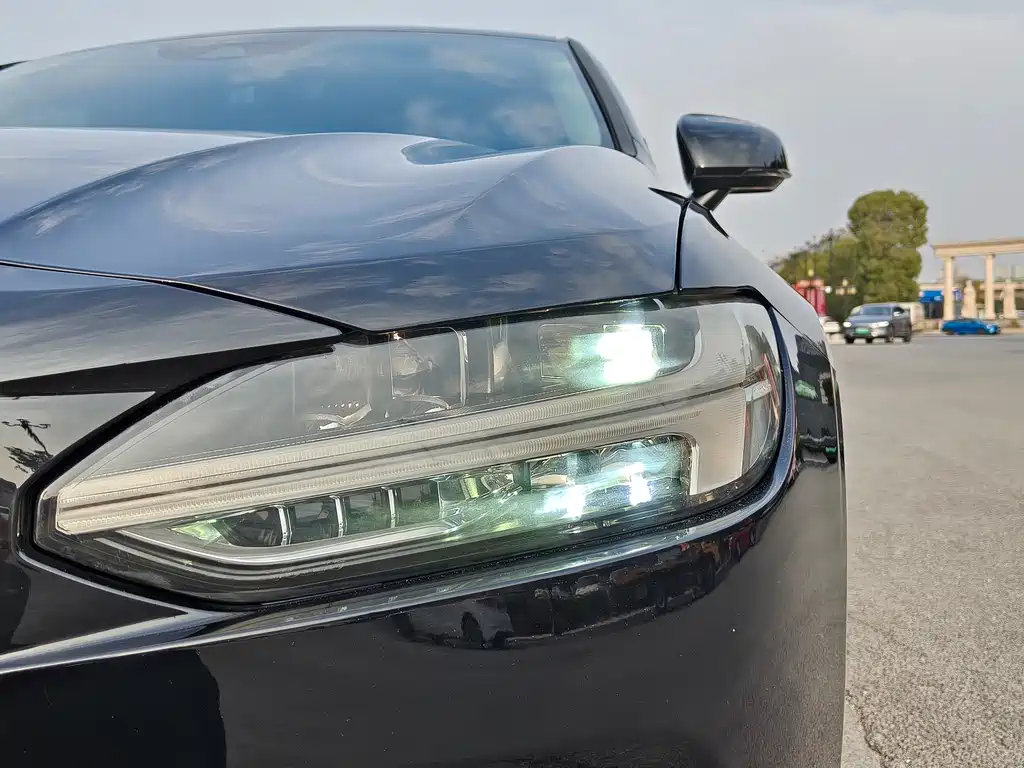 Volvo S90 2019 T4