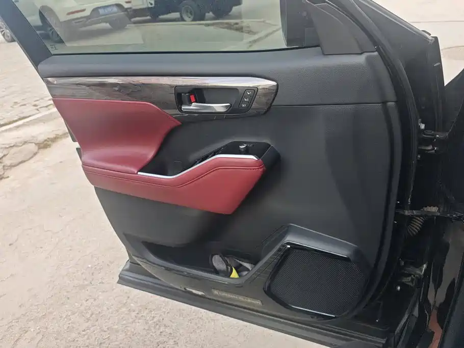 Toyota Crown Kluger — миниатюра 7