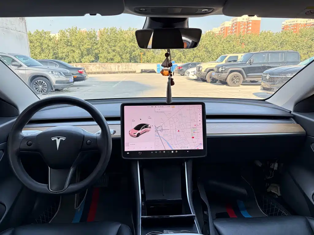 Tesla Model 3 — миниатюра 7