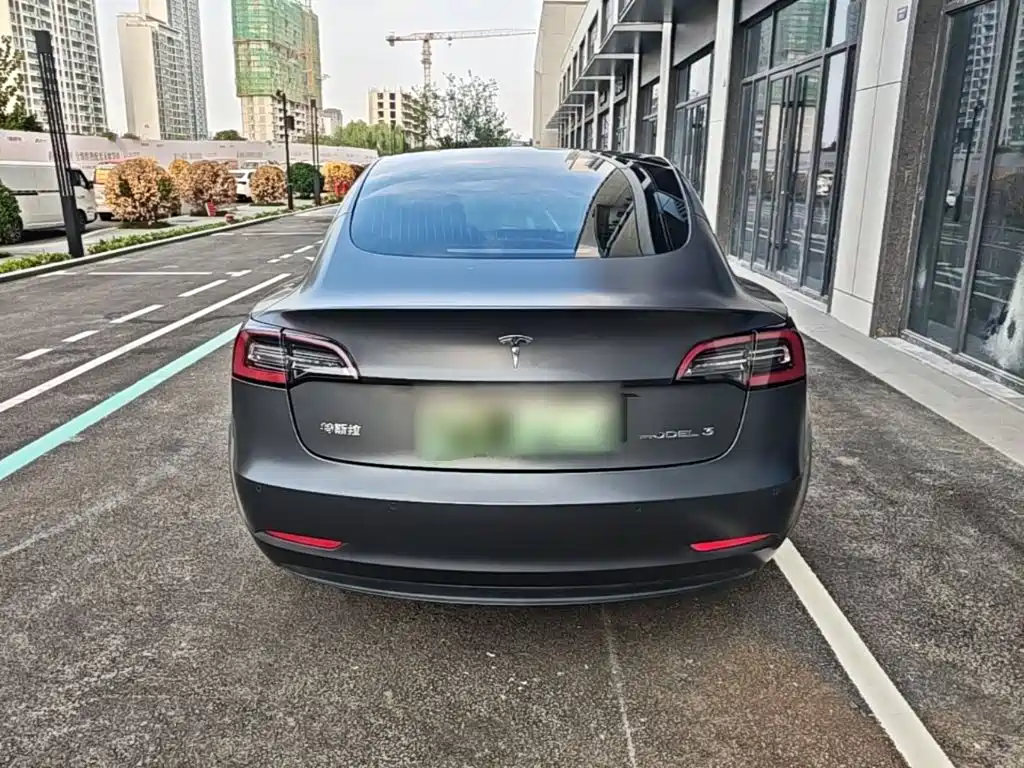 Tesla Model 3 — миниатюра 6