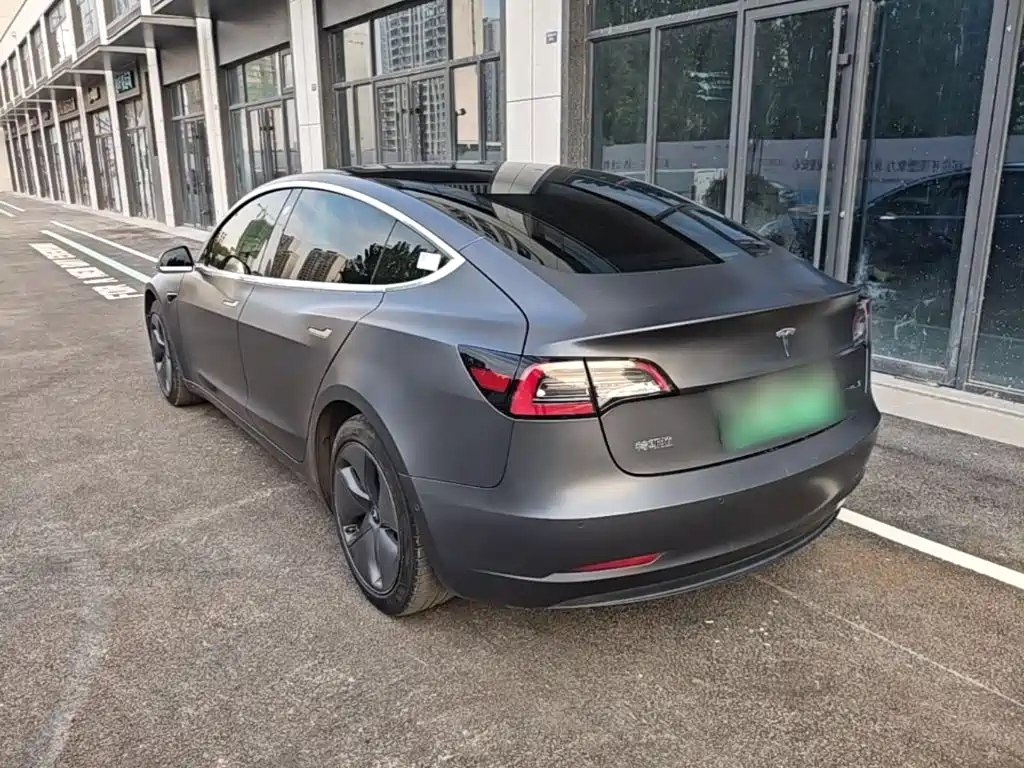 Tesla Model 3 — миниатюра 5