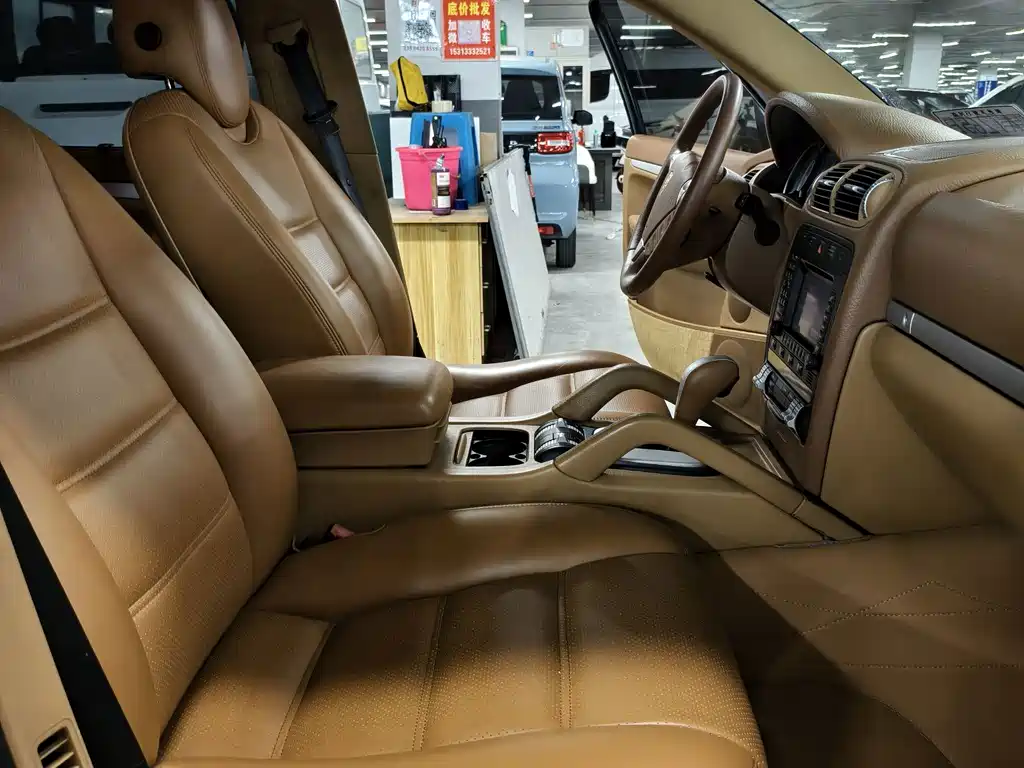 Porsche Cayenne — миниатюра 12