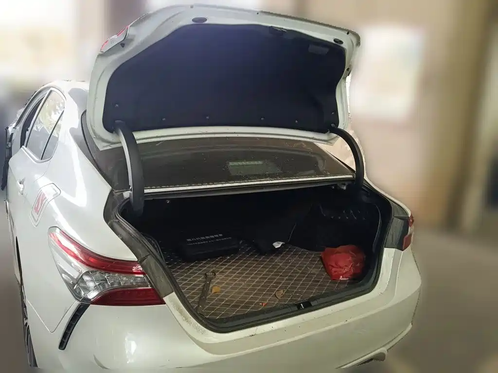 Toyota Camry — миниатюра 20