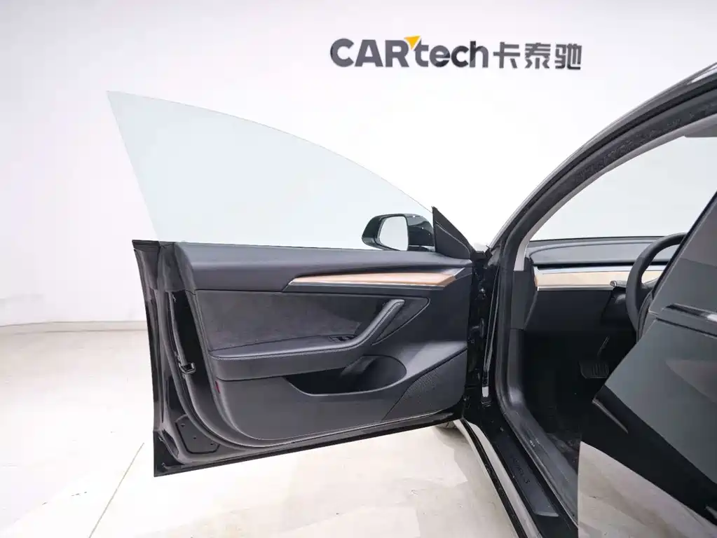 Tesla Model 3 — миниатюра 16