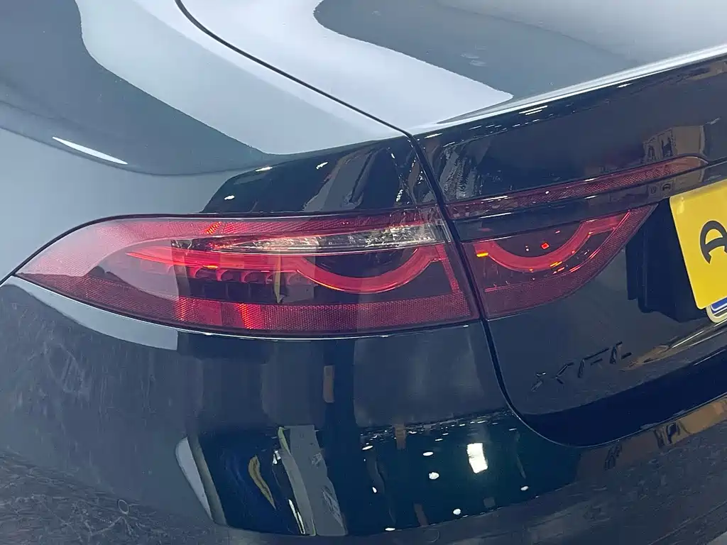 Jaguar XFL — миниатюра 10