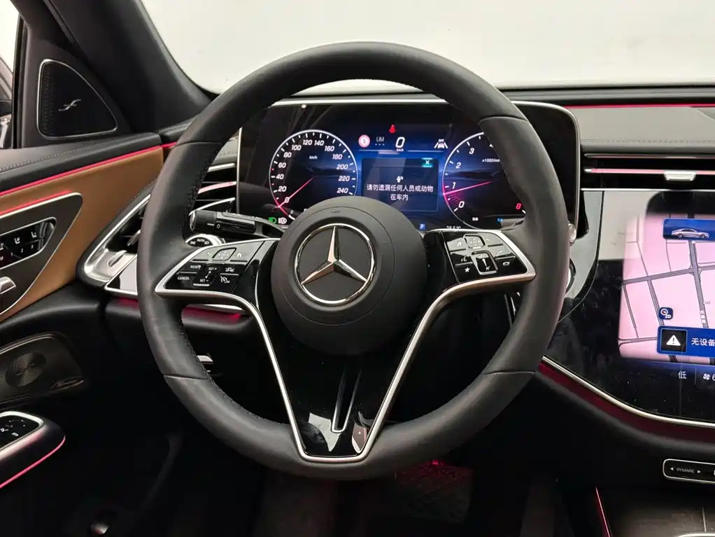 Mercedes-Benz E-Class — миниатюра 12