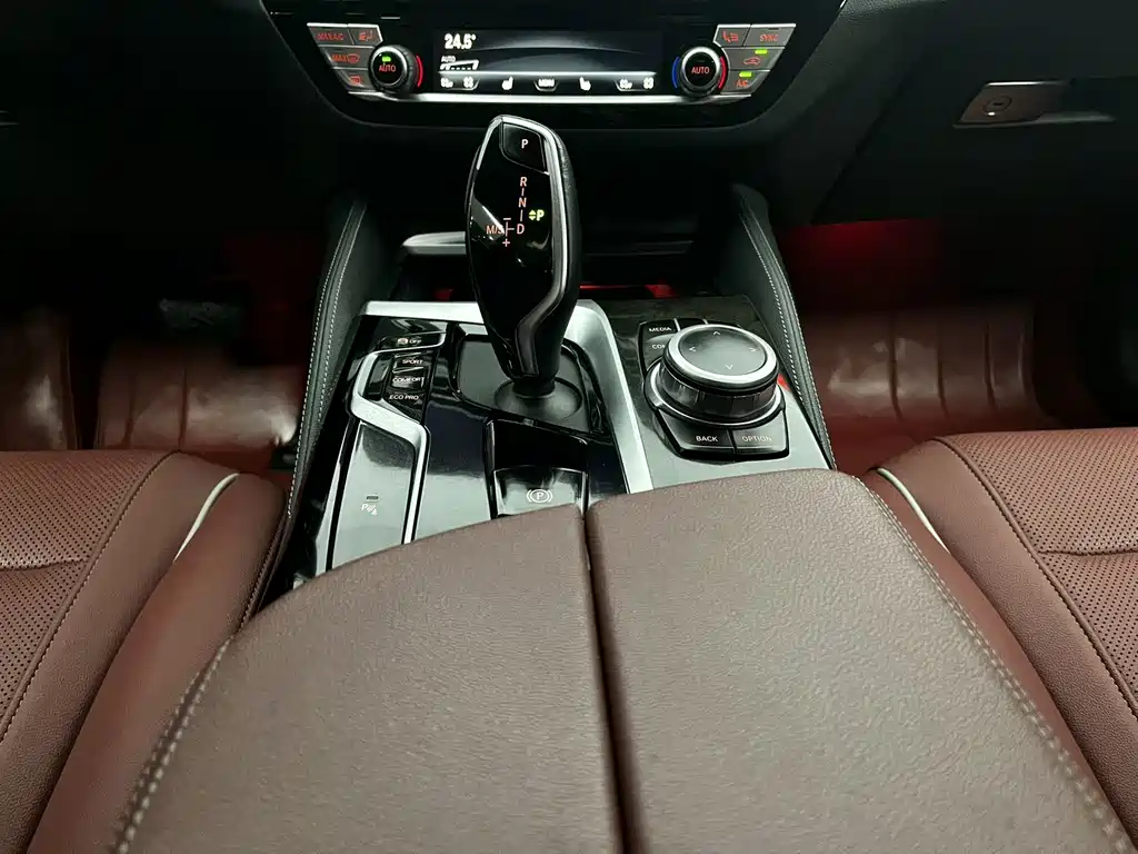 BMW 5 Series — миниатюра 12