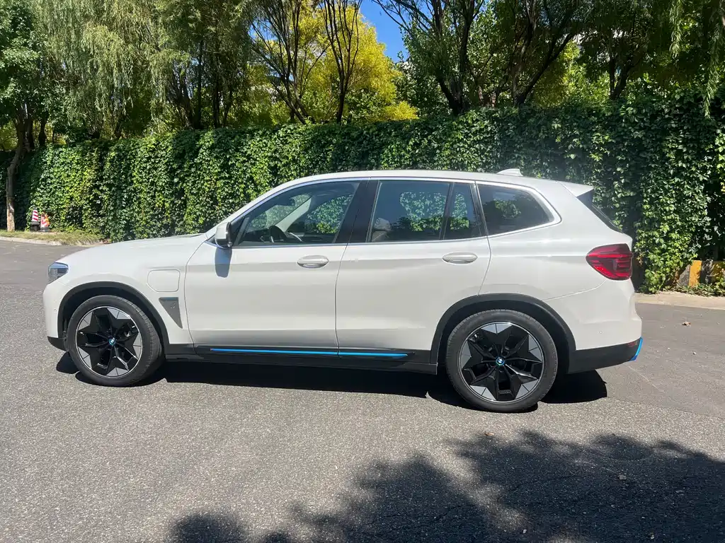 BMW iX3 — миниатюра 8