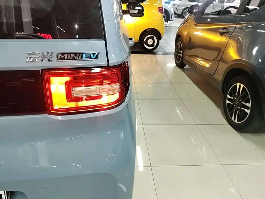 Wuling MINIEV — миниатюра 8