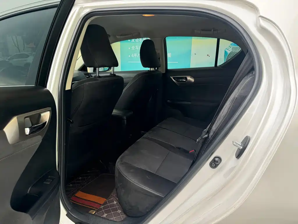 Lexus CT — миниатюра 6