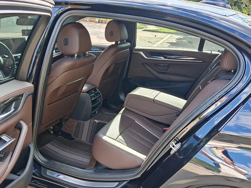 BMW 5 Series — миниатюра 10