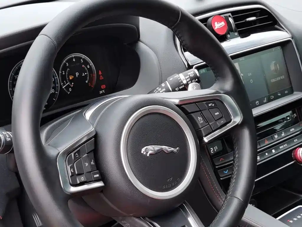 Jaguar F-PACE 2.0T 4WD Urban Premium Edition, фото 5