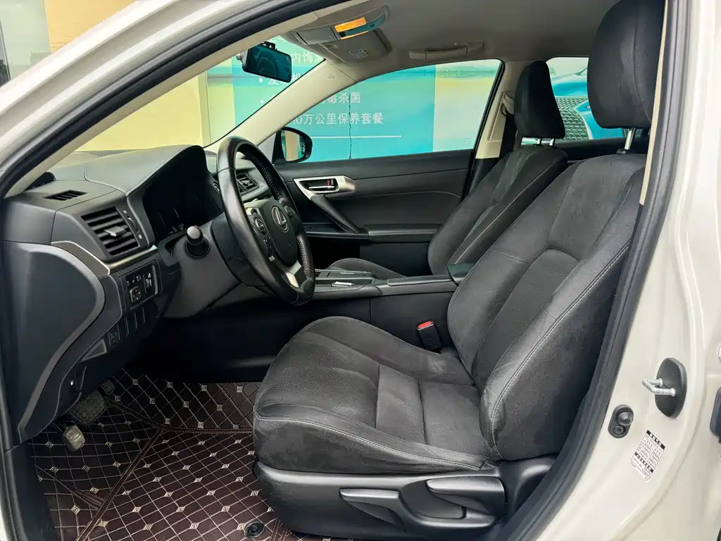 Lexus CT — миниатюра 5