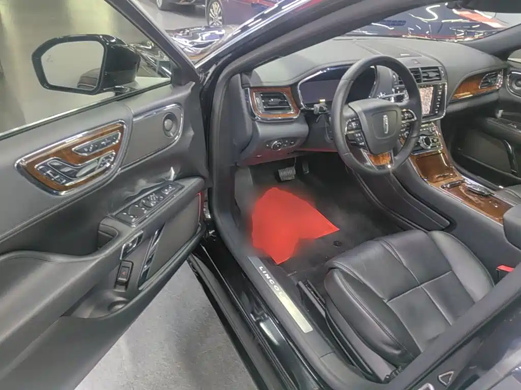 Lincoln Continental — миниатюра 16