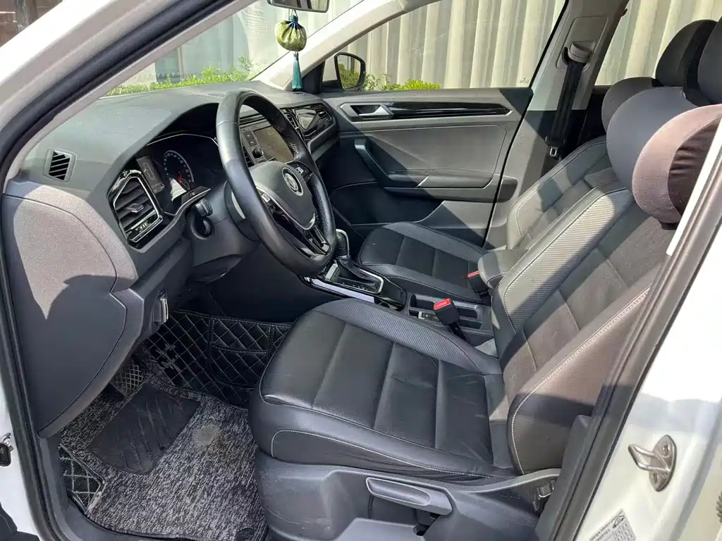 Volkswagen T-Roc — миниатюра 4