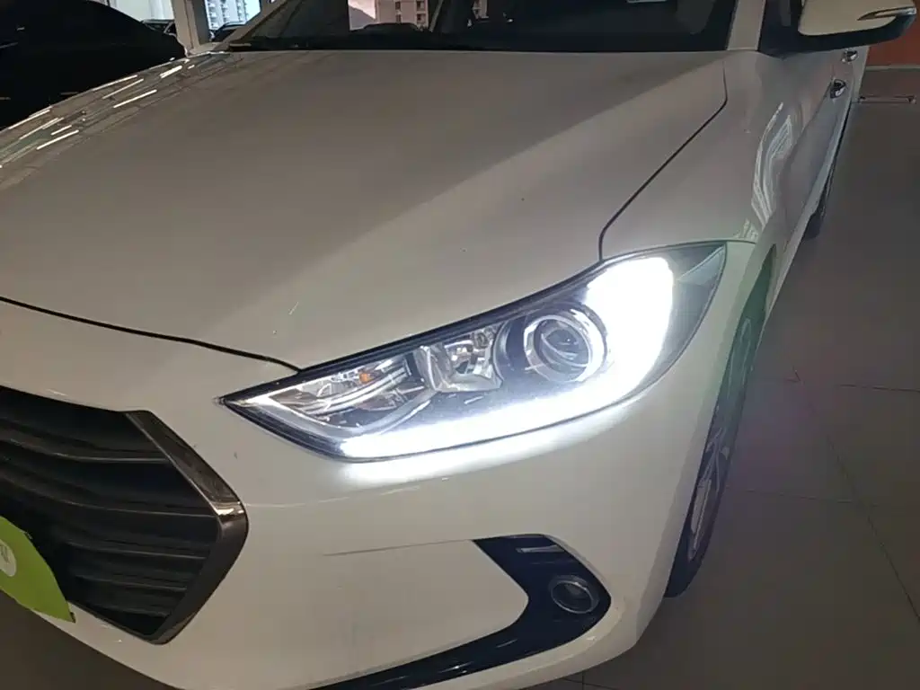 Hyundai Elantra — миниатюра 24