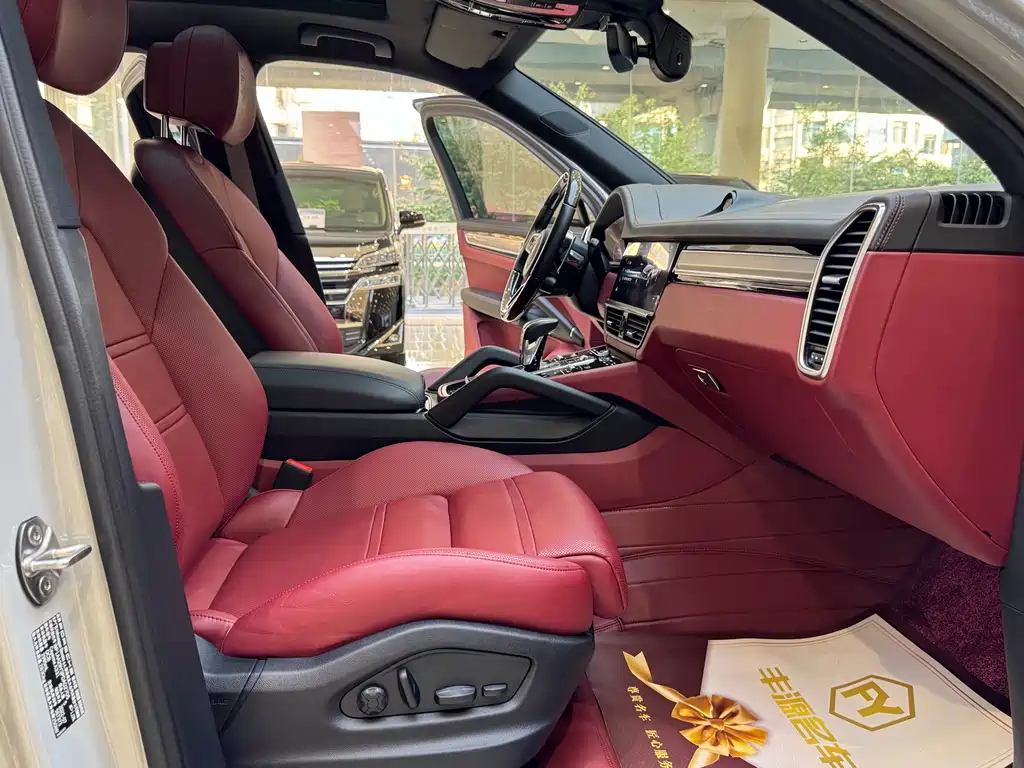 Porsche Cayenne — миниатюра 8