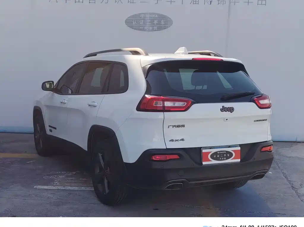 Jeep Cherokee — миниатюра 3