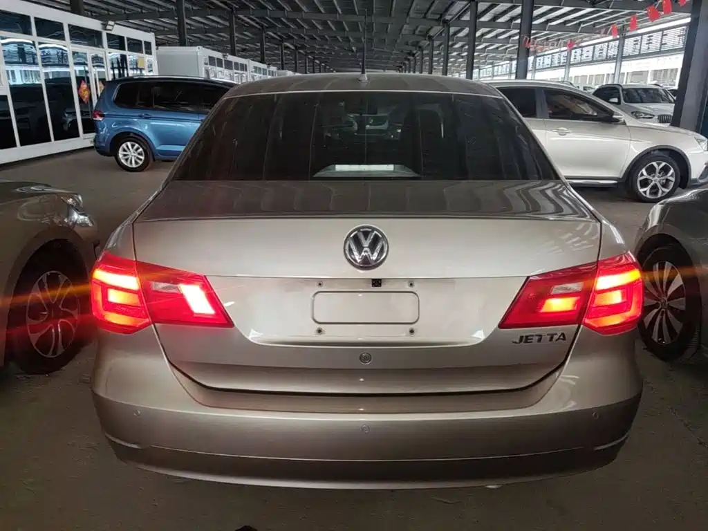 Volkswagen Jetta — миниатюра 6