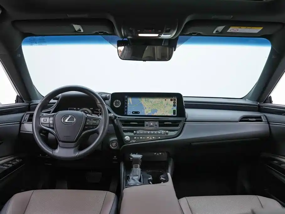 Lexus ES — миниатюра 9