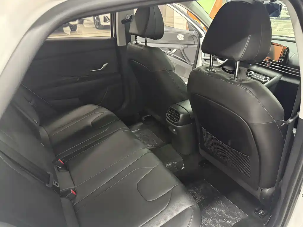Hyundai Elantra — миниатюра 16