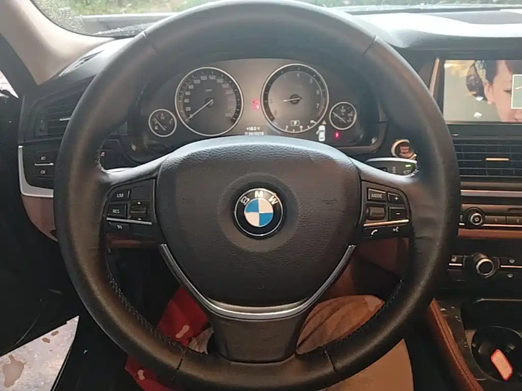BMW 5 Series — миниатюра 11