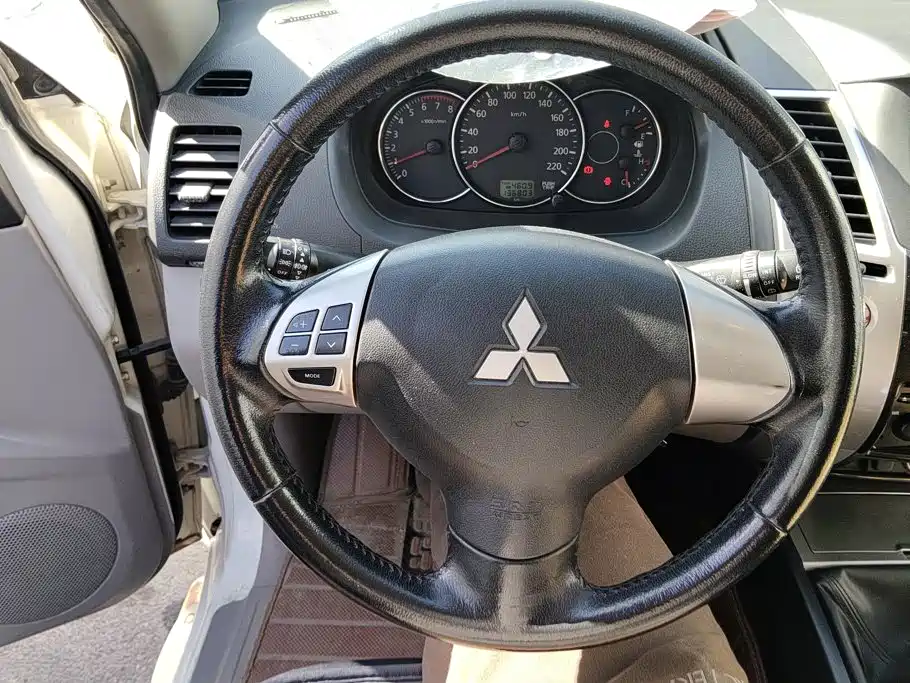 Mitsubishi Pajero Sport — миниатюра 14