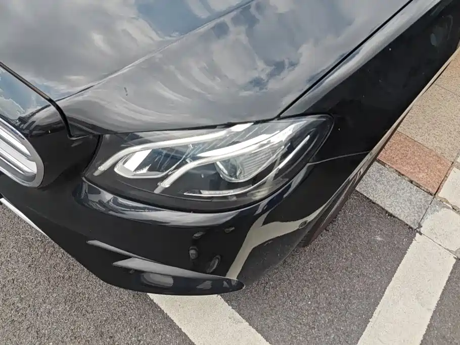 Mercedes-Benz E-Class — миниатюра 5