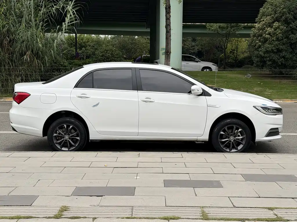 BYD Qin NEV — миниатюра 5