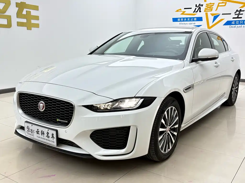 2023 Jaguar XE - zdjęcie 1 z 17