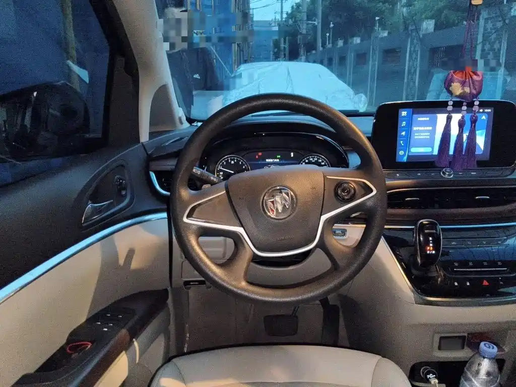 Buick GL8 — миниатюра 3