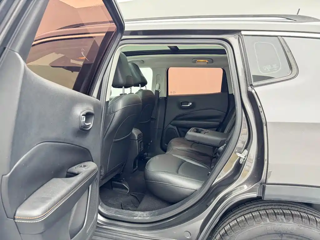 Jeep Compass — миниатюра 18